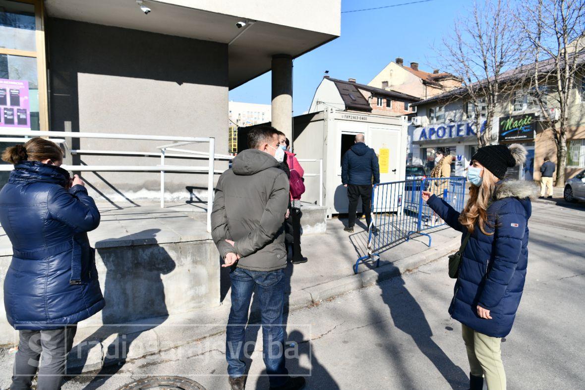 Foto: A.K./Radiosarajevo.ba/Građani na punktu za testiranje